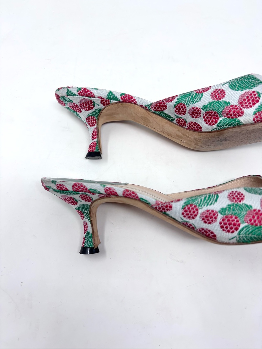 Manolo Blahnik Raspberry Mules Kitten Heel Vintage 90s Almond Toe size 39 - Picture 8 of 8